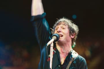 ロック界の伝説ブルース・スプリングスティーン　華やかに見える彼の“孤独と再生”