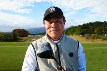 クローバーが4つ…プロギア黒塗りヘッド発見 これってカーボンフェースじゃない？