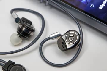 【レビュー】DITA、精密加工とダイナミック型へのこだわりで新たな境地へ「VENTURA」を聴く。驚異的な音の広がり