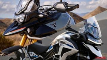トライアンフから新型アドベンチャーモデル「タイガーアルパイン/デザートエディション」が登場【900/1200に特別装備を投入】