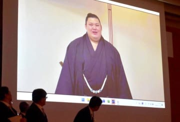 茨城県民栄誉賞、大の里関感謝　県表彰50人18団体　元常陽銀頭取・寺門さん特別功績者