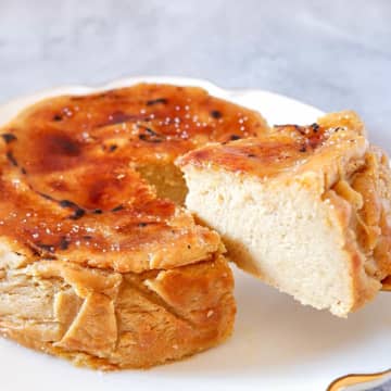 混ぜて焼くだけでしっとりなめらか♪「焼き芋ブリュレチーズケーキ」の作り方