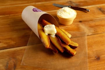 カルビーかいつか「紅天使の焼き芋フライ」に悪魔的な新味！「発酵バター味」が濃厚な甘さと究極のマリアージュ！