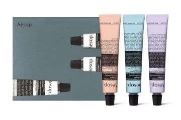 イソップ2025年クリスマスコフレ、ブランド初“ミニサイズ”ハンドバームキット