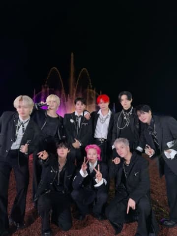 JO1、“超パフォーマンス”生配信実施 噴水の水が足りない緊急事態!? も幻想的演出で世界トレンド2位