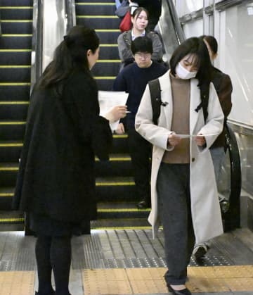 岡山の中3不明3年、情報求める　母親や県警捜査員らがビラ配り