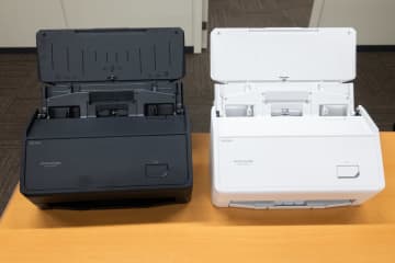 PFU、USB接続のみで価格を抑えた「ScanSnap iX2400」。フラグシップスキャナーの仕様継承