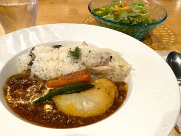 柏駅徒歩2分の「モメント」で、ビーフシチュー＆きのこのブイヨンライス