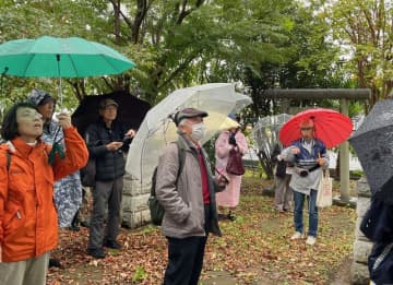 三好さんと“道ばた”歩く　春日部で自然観察会と記念講演　連載や出版の裏話も