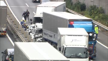 圏央道で大型トラックや乗用車など5台の玉突き事故…2人死亡・3人けが　トラック運転の男を現行犯逮捕　埼玉・入間市