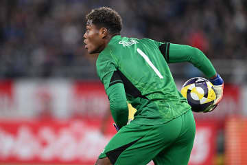 鈴木彩艶の怪我は「GKにとって問題」　3か月離脱…元パルマ指揮官が懸念「慎重に対処する必要」