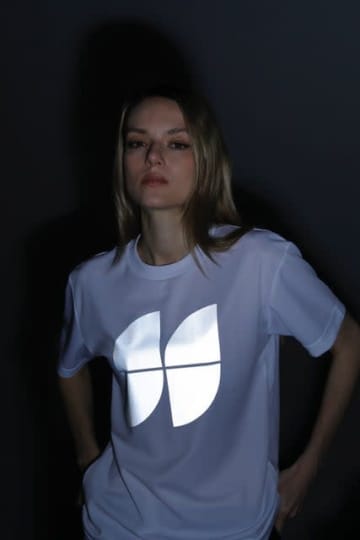 【夜道も怖くない】昼はシンプル、夜は光る！安全とオシャレを両立した新アパレルブランド「ヒカリノマモリ」誕生