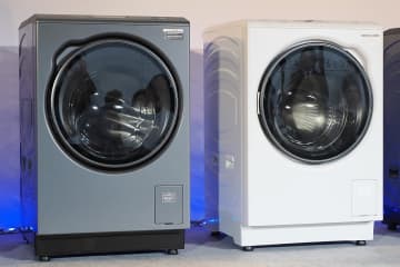 アクア、狭くても置けるまっ直ぐドラム洗濯機　オゾン+温風で清潔