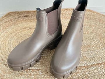 雨の日に履く靴がない！→【しまむら】を頼って！ おしゃれに履ける「万能レインブーツ」