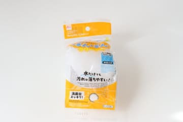 ダイソーのコレみんなに広めたい！SNSで有名な商品に似てる！水だけで汚れが落ちるクリーナー