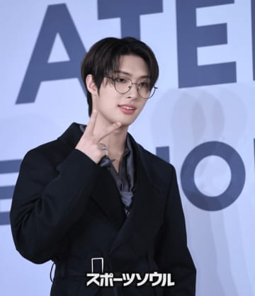 ATEEZ・ミンギ、公演中の転倒事故で指を骨折か…事務所は「予定通りスケジュールに参加」と発表