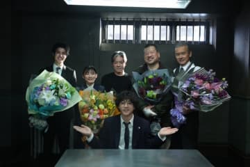 「爆弾」極限の心理戦に爆弾捜索…撮影裏では笑顔満載！