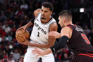 「自分のアドバンテージを理解していない」元選手がウェンバンヤマに助言「ターンして顔を上げ、シュートを打て！」＜DUNKSHOOT＞