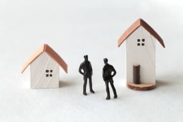 兄から「不動産を共有名義にすると固定資産税が安くなる」と聞きました。本当でしょうか？実家を相続する場合は共有名義にするとお得になりますか？