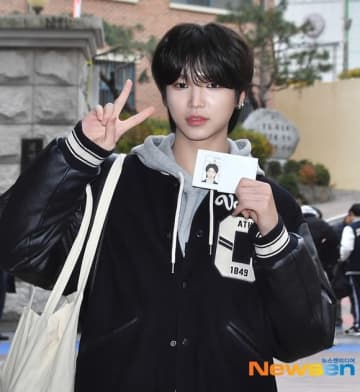 【PHOTO】idntt イ・ジェヨン、大学修学能力試験のため会場へ