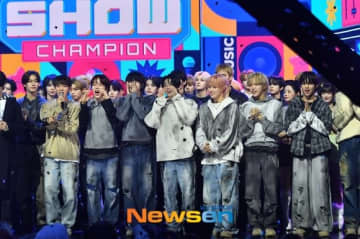 【PHOTO】AHOF、11/12放送の「SHOW CHAMPION」で1位を獲得！