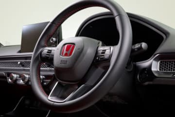 ホンダアクセス、シビック・タイプRに上質さをプラスするレザー巻きステアリングを追加設定