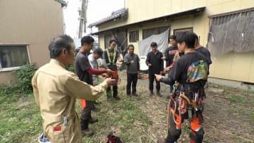 古井戸に落ちたチェーンソーを救出して！専門家からは「酸素が4%になるとほぼ即死」命がけ作業に間寛平「めっちゃ怖い」