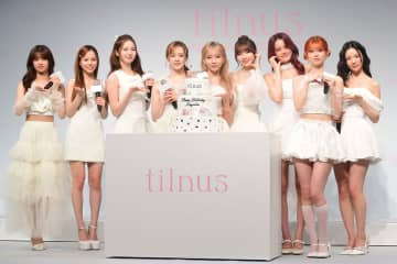 ＮｉｚｉＵ・ＭＡＹＵＫＡ　２２歳の誕生日をメンバーに祝福され笑顔「車の免許を取りたい」