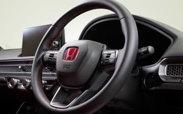 ホンダアクセス、シビックタイプR用にスムーズレザーの「ステアリングホイール」発売