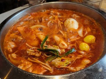 新大久保に釜山駅出現!? あのインスタントラーメンも体験できちゃう♪ 夢の韓国グルメ旅