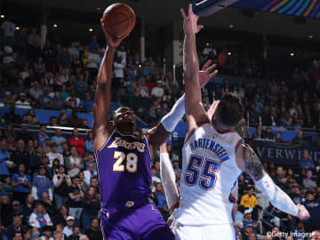 レイカーズが昨季王者サンダーに29点差で完敗…八村塁は2本の3Pを含む13得点