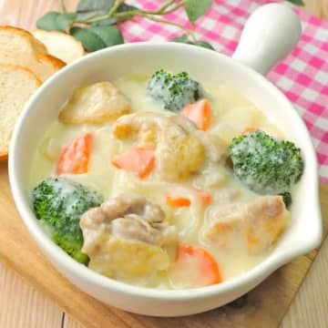 「今日のシチュー、お店よりウマい」「味がぼやけず濃厚リッチ」コレ入れるだけ！おうちのシチューが一瞬で格上げする裏ワザレシピ