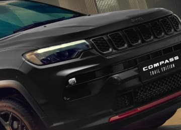 Jeep Compassに100台限定モデル登場　レッド×グレーのTrail Edition発売