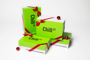 【新ジャンル「ストリートパジャマ」】Chill STが無料クリスマスラッピングを開始！限定ステッカーも付いてギフトに最適！