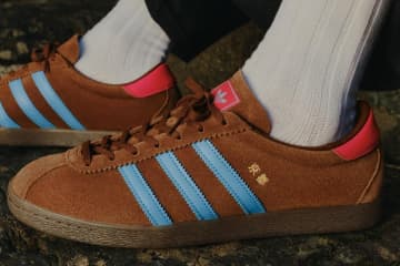 アディダス オリジナルス“京都”着想スニーカー、ジャズバー風ブラウン×ブルーなどビリーズ限定で