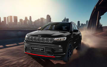 ジープ、コンパクトSUV「コンパス」限定車「トレイルエディション」 ブラック＆グレーを基調に赤のアクセントカラー採用