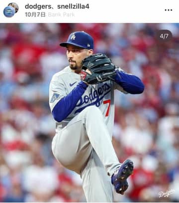 ドジャース・スネルの優しげ表情にキュン　優勝トロフィー、赤ちゃんのようにあやしてニッコリ