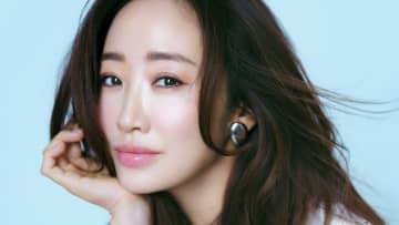 神崎恵(49) 3兄弟息子が並んだ仲良しショット公開！21歳次男の誕生日お祝いでほっこりメッセージが入ったケーキも披露「素敵な息子さんたち！」