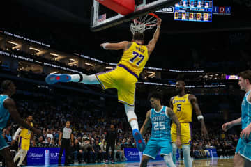 ドンチッチの“今季２本目のダンク”にチームメイトがツッコミ「AIだ」「ダンクできるの？」＜DUNKSHOOT＞