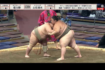 大相撲客席に人気芸人「こんな時間から」「目立つなw」とネット騒然　ミルクボーイ内海が午前中から観戦