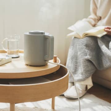 軽量で家中どこでも設置可能なのがウリ　卓上加湿器＆温風サーキュレーター『LAViNO(ラビーノ) エアーバランス』で冬に潤いを