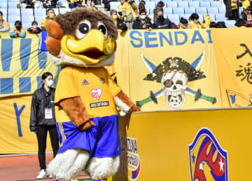 ｢今年1の衝撃映像｣新感覚｢ベガッ太カメラ｣がアツい!? J2仙台の“秘蔵映像”広報カメラに｢神アングル｣搭載！｢にしてもベガッ太さんのくちばしいい味出してますね｣