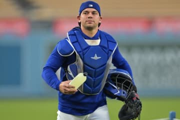 【ドジャース】連覇を支えた控え捕手の放出に異論噴出「彼の苦労のかいあって優勝リングを」＝米報道