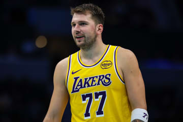 自身を追い出したハリソンGMの解雇にドンチッチの胸中は？明言を避けつつ「今はレイカーズに集中」マブズ復帰の可能性は…＜DUNKSHOOT＞