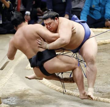両横綱は白星、大関琴桜は3敗目　安青錦が初黒星で全勝2人に