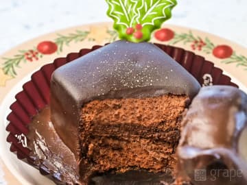 【クリスマス限定】お皿に描かれているのは『ミッキー』ではなく？　チョコケーキ＆スーベニアに惚れた！