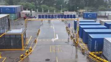 物流の効率化をサポートする「コンテナ修理の匠」　中国海南省