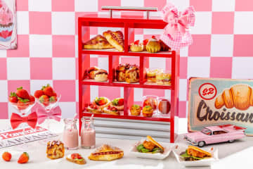 ヒルトン東京「パンが主役」のアフタヌーンティー、苺マーブルデニッシュやクロワッサンサンド