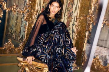 エトロの25年クリスマス、ビーズ＆フリンジ揺れるバッグやペイズリー柄ベルベットドレス