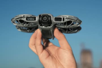 DJI製ドローンで最軽量「Neo 2」。自転車も安定追尾し4K/60p撮影。全方向障害物検知